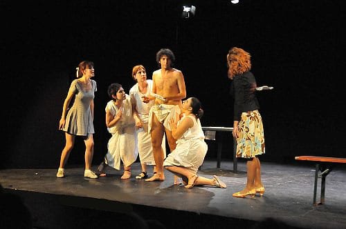 Lulù, Coro, Fidìpide, donna accoltellata